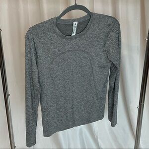 Lululemon Athletica Swiftly Tech Long Sleeve Crew Size 6 in Heather Grey